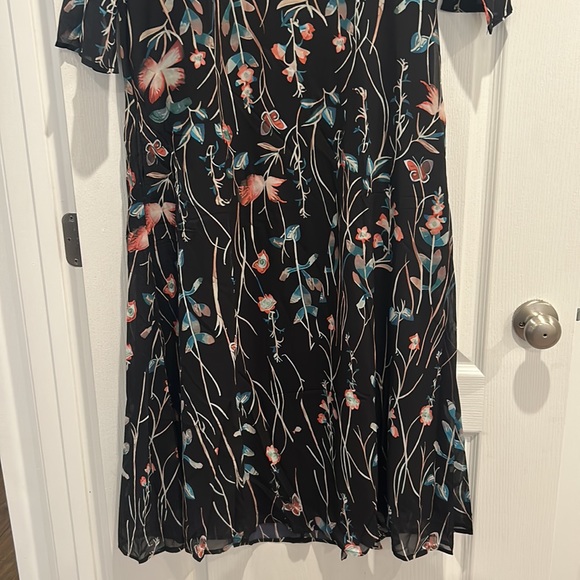 Maladia Floral Dress, Size Medium - Picture 4 of 8